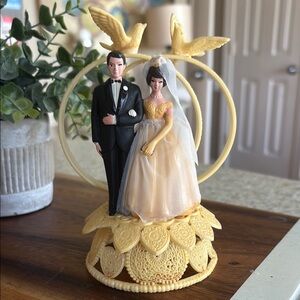 Vintage 1940’s/1950’s Elegant Wedding Cake Topper with Doves